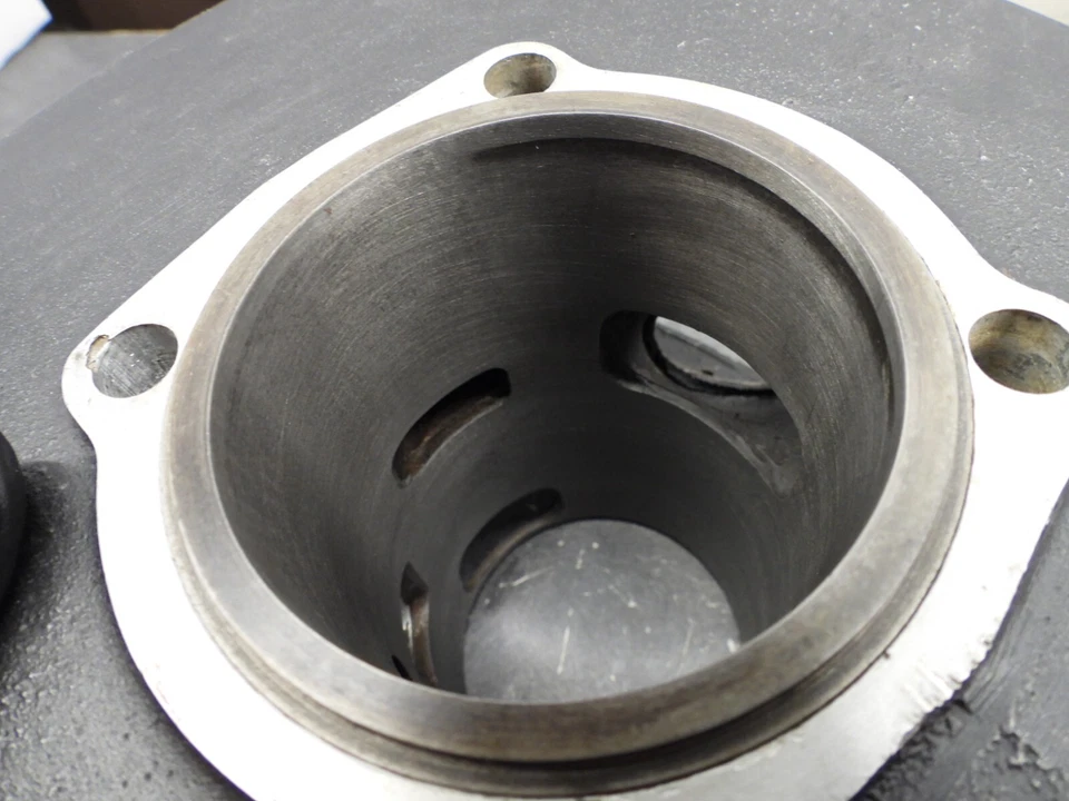 Ствол цилиндра и поршень 1968-70 Husqvarna 360 Cross Sportsman 2803 - Изображение 4 из 4