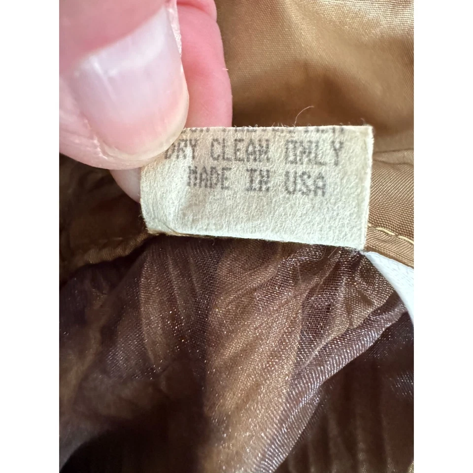 Falda larga dorada vintage de EE. UU. talla 8 con lazo en la cintura y patrón texturizado de polietileno Foto 4 de 4