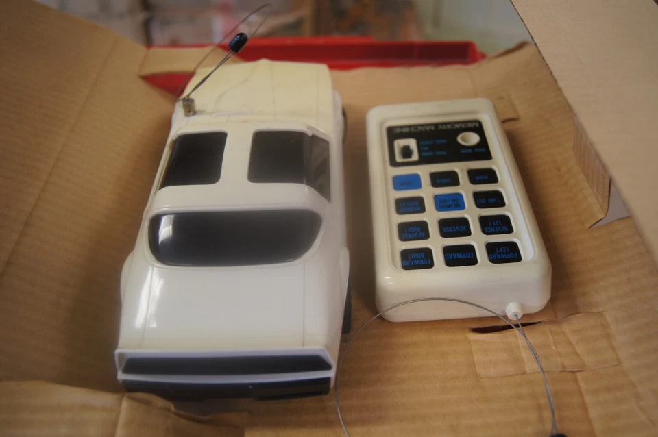 1/18 MATTEL PONTIAC FIREBIRD RC PROGRAMMABLE NEUVE - Photo 4/4