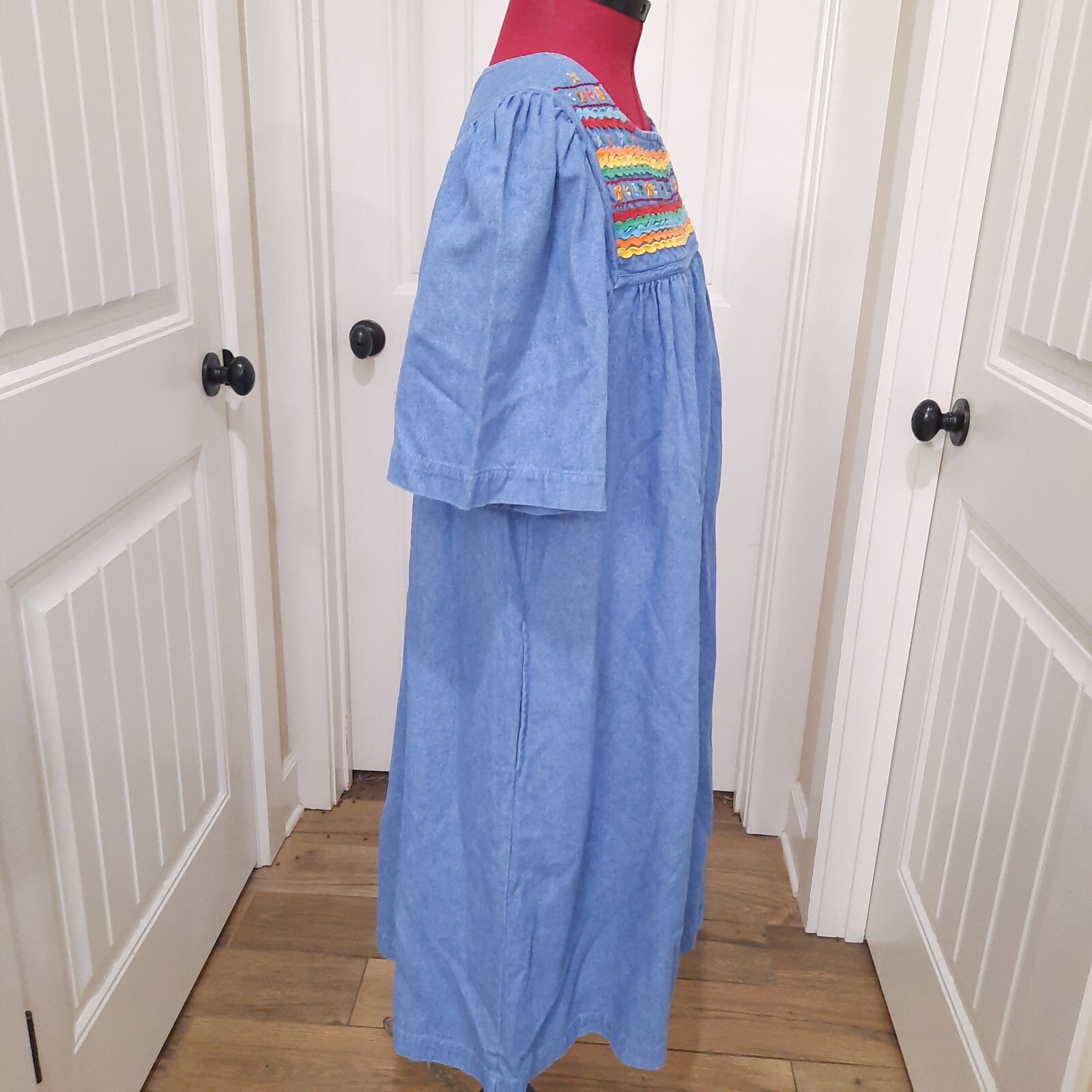 Go Softly Patio Dress sz Petite MEDIUM PM Denim flowers embroidery rick