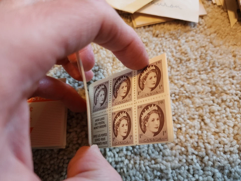 1954 Canada Partial Books of Queen Elizabeth II Postage Stamps: 1 cent & 4 cent  - Image 4 of 4