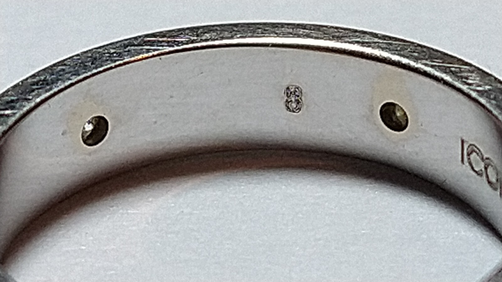 Solid 18k white gold gucci diamond 4mm icon ring 4.14 grams - sz 4.25 thumbnail 8