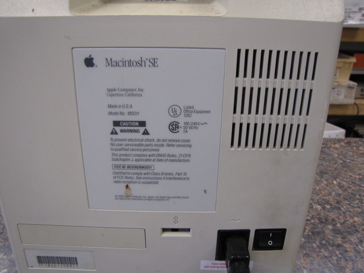 Vintage 1988 Apple Macintosh SE SuperDrive Model M5011 Vintage 1988 Apple Macintosh SE SuperDrive Model M5011