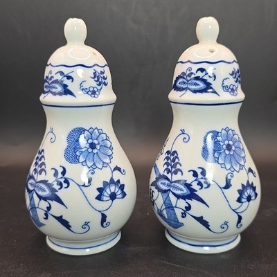 Blue Danube Onion Pattern Salt Pepper Shakers Porcelain JAPAN Vtg 3 5 Hole