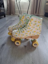 RD Roller Derby Pineapple Print Skates Youth Size 3-6 Great Condition