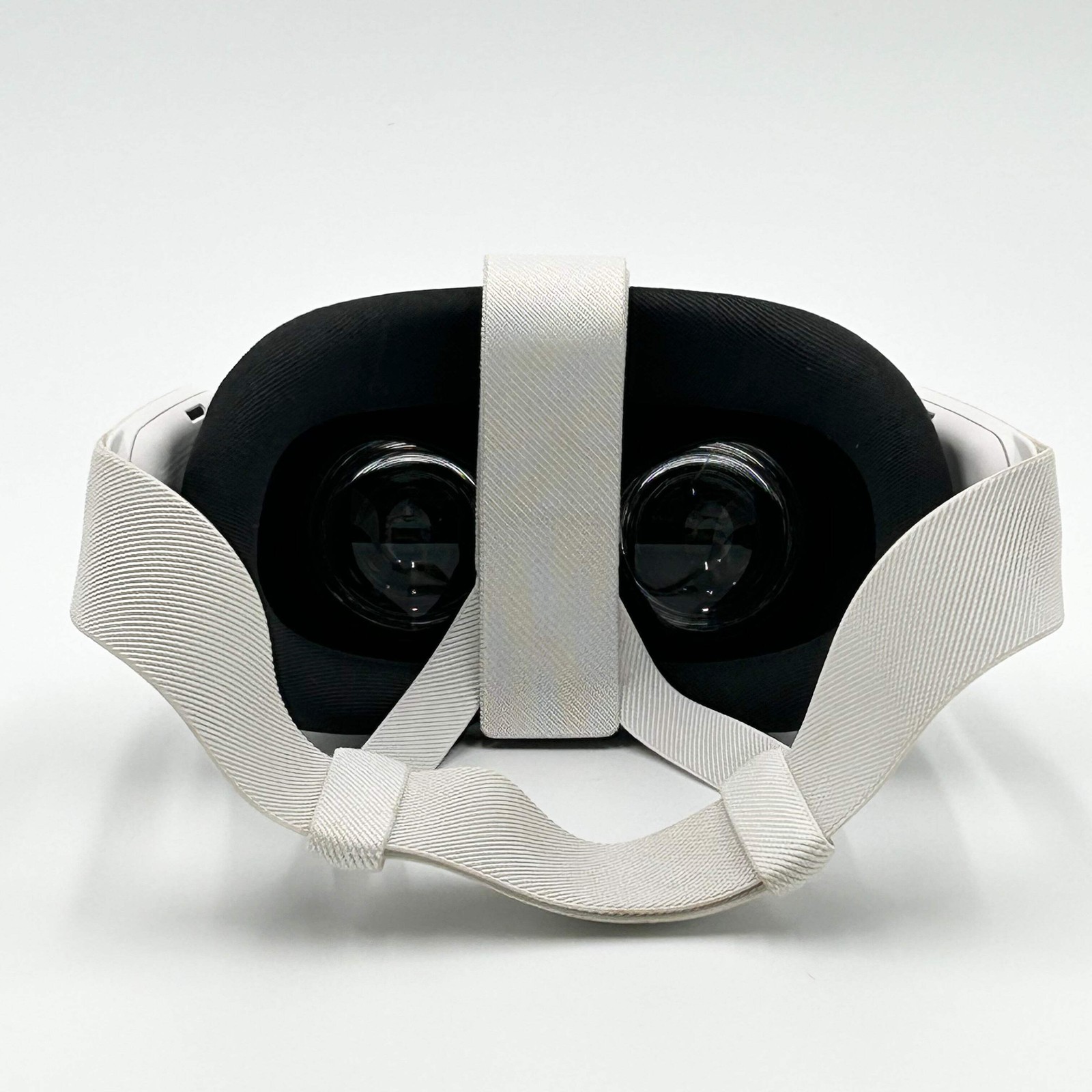 Meta Quest 3S 128GB Standalone All-in-One VR Headset P97