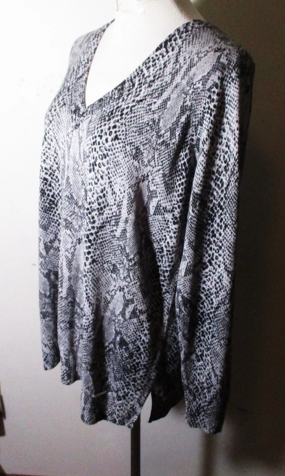 MICHAEL KORS Gray Long Sleeve V-Neck Top Women's Size L - Image 4 of 4