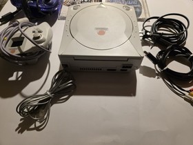 Sega Dreamcast Bundle w/ Games/Controlers/Wires