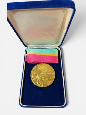 Vintage Los Angeles 1984 Olympics Gold Medal Sample Ribbon Box Case Display