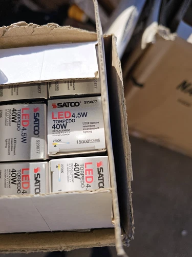 Satco S29877 4.5 watt B10 LED; Clear; Candelabra Base; 2700K; 350 lumens; 120 Vo - Picture 4 of 5