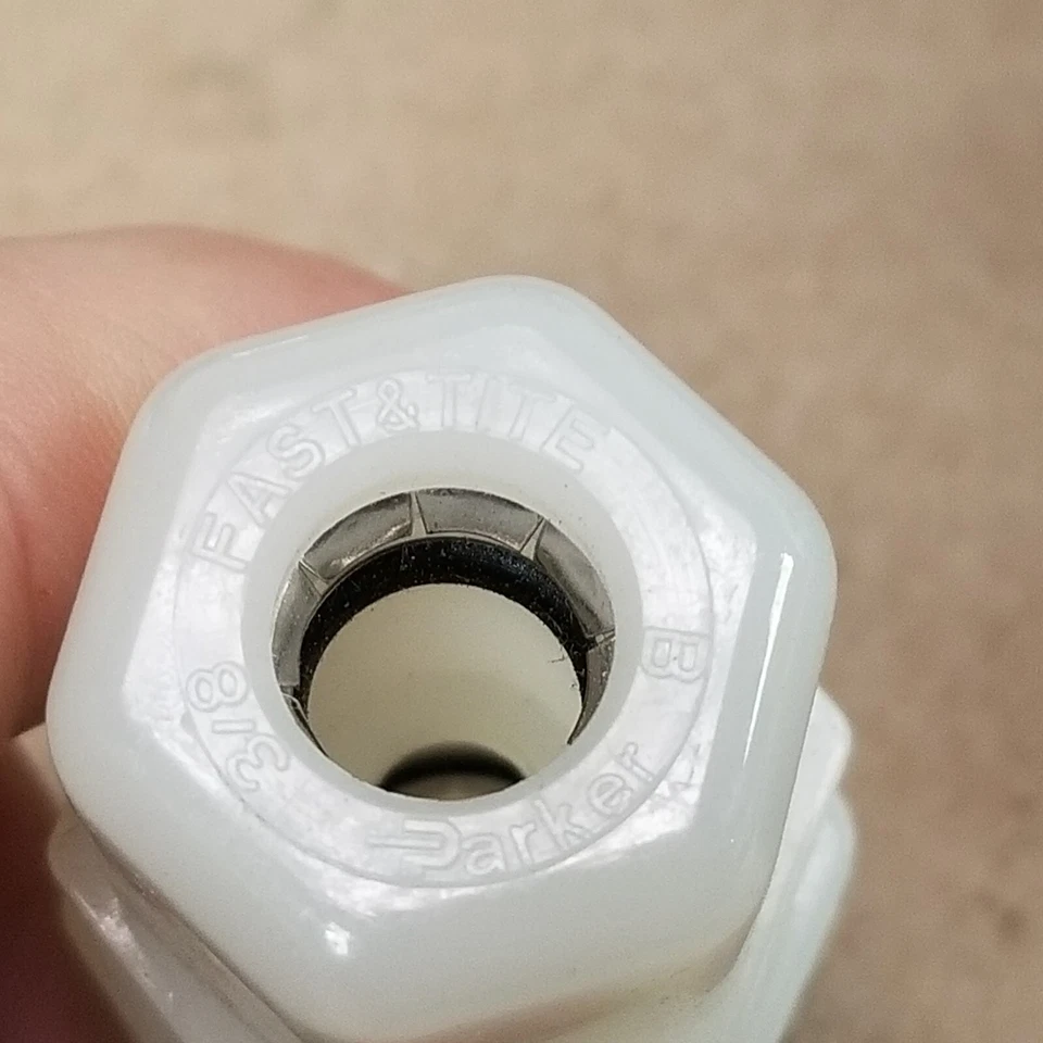 Parker Hannifin N8UC6 Lot Of 22 Nylon 3/8" X 1/2" Fast & Tite Union Connectors - Image 4 of 4