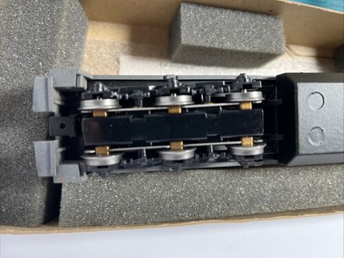 Athearn HO Scale 3422 Union Pacific U28C Diesel Powered Locomotive 2802 (Tested) - Picture 4 of 7