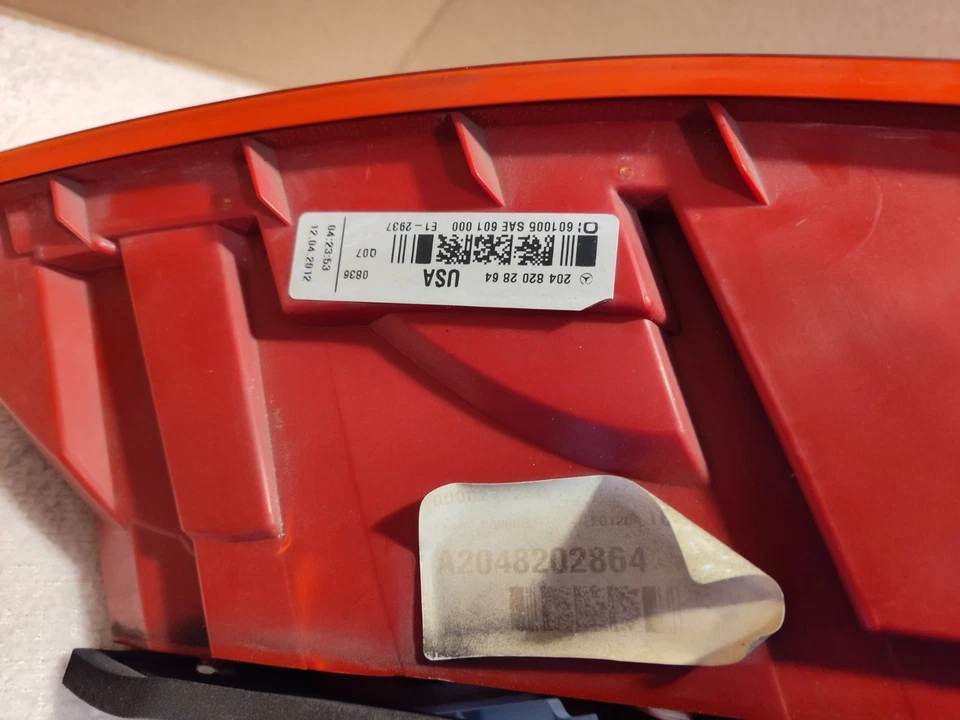 12-14 Mercedes Clase C C250/300 y más, OEM lado derecho del pasajero, luz trasera Foto 4 de 4