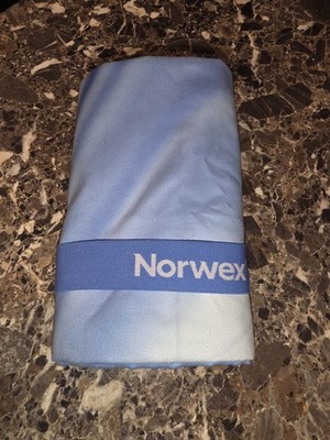 NWOT Norwex Beach Towel Microfiber With Carrying Pouch Blue & White