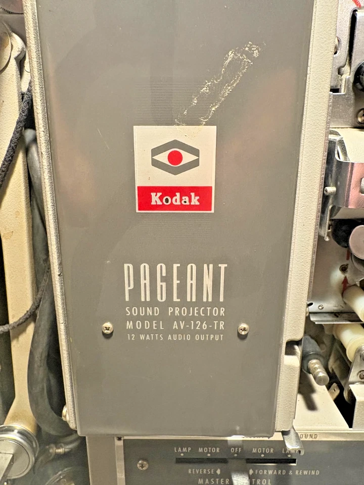 Projetor de Som KODAK Pageant AV-126-TR 16mm com Estojo - Bom Estado de Funcionamento - Imagem 3 de 4
