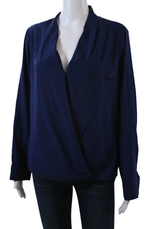 Blusa asimétrica Drew para mujer de seda manga larga cuello en V azul marino talla mediana Foto 2 de 4