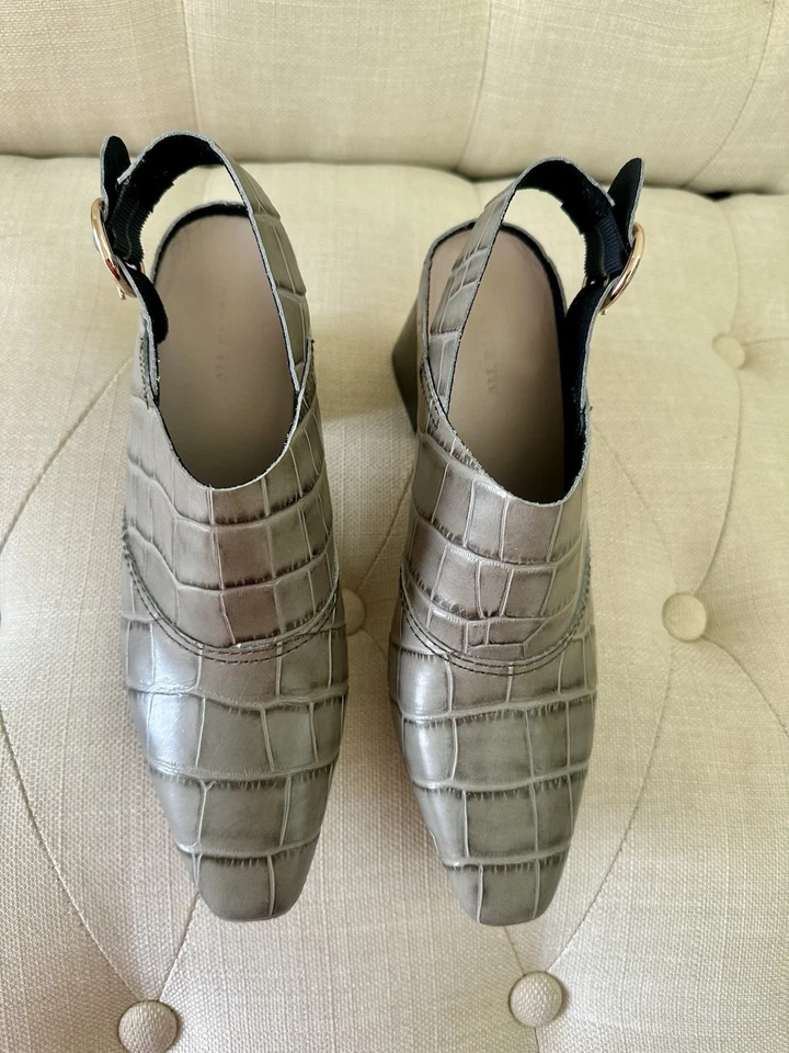 Mules Slingback em relevo de crocodilo cinza com fivela tamanho 39 marca toda preta - Imagem 3 de 4