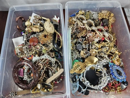 Estate Vintage Costume Jewelry Large Lot 12 LBS Rings Necklace Bracelet Retro