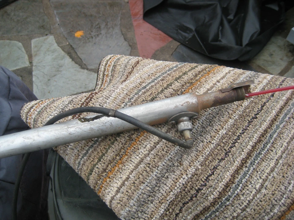 1958 El Dorado Conv. antena original, funciona bien excepto el mástil de antena roto Foto 3 de 4