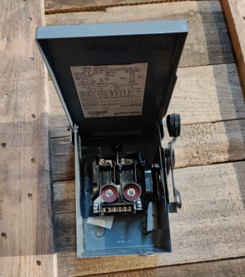 SQUARE D, DU221NRB SER.E1, SAFETY SWITCH 30A 120/240 V.A.C., RAINPROOF, Type 3R