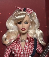 In Hand Dolly Parton Doll Dreamin' In Gingham Rare 2026 Limited Integrity Toys