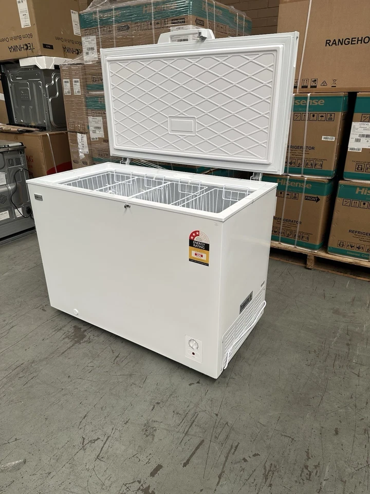 EUROTAG 300LT CHEST FREEZER WITH LOCKS HAS WHEELS BRAND NEW 1 Years Warranty - image 3 of 4