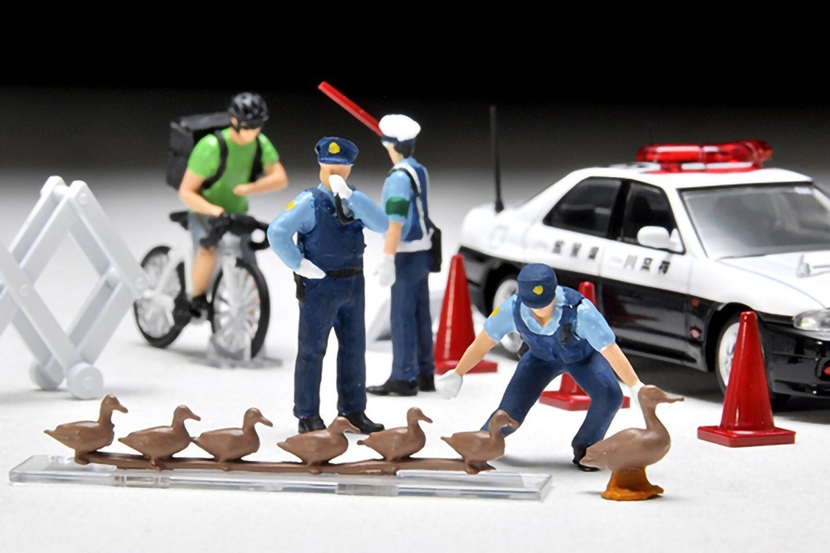 Diorama Collection 64 Japanese Police 1/64 Figure CarSnap 16a