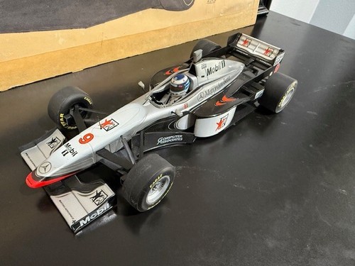 UT MODELS 1997 MCLAREN MERCEDES FORMULA 1 CAR 1.18 SCALE