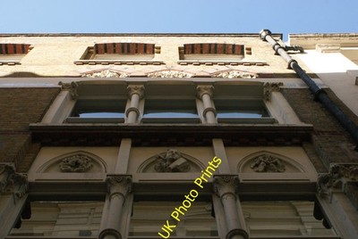 Foto 6x4 Blick auf das Joseph Cheaney & Sons Gebäude von Bow Lane c2016