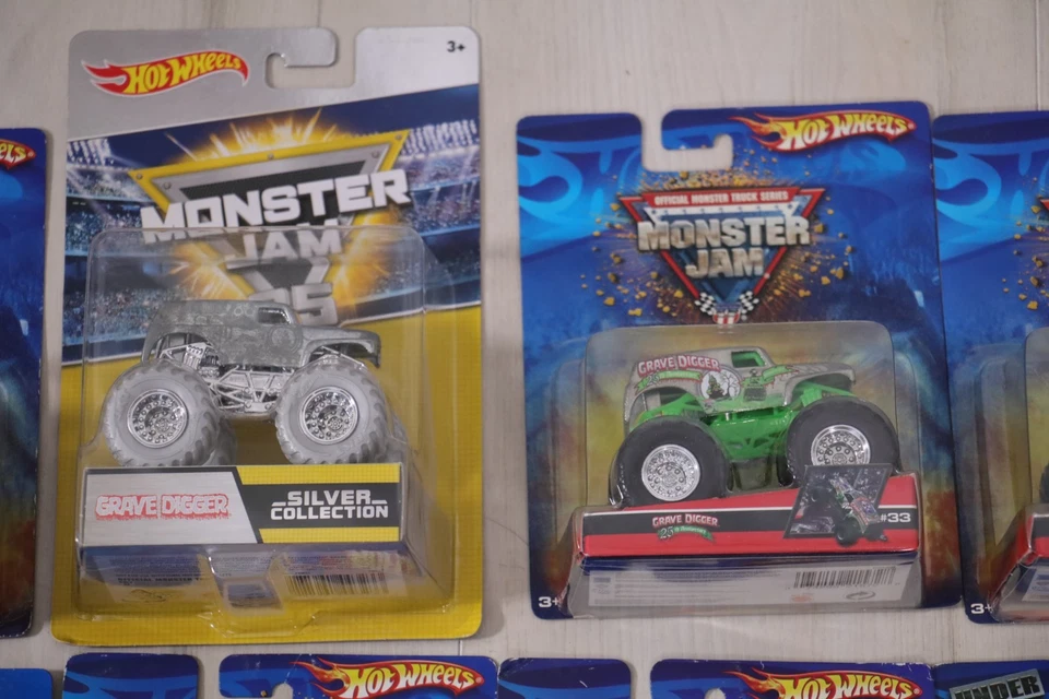Enorme lote de 28 camiones Monster Jam Hotwheels escala 1/64 sellado diecast retirado NUEVO Foto 3 de 4