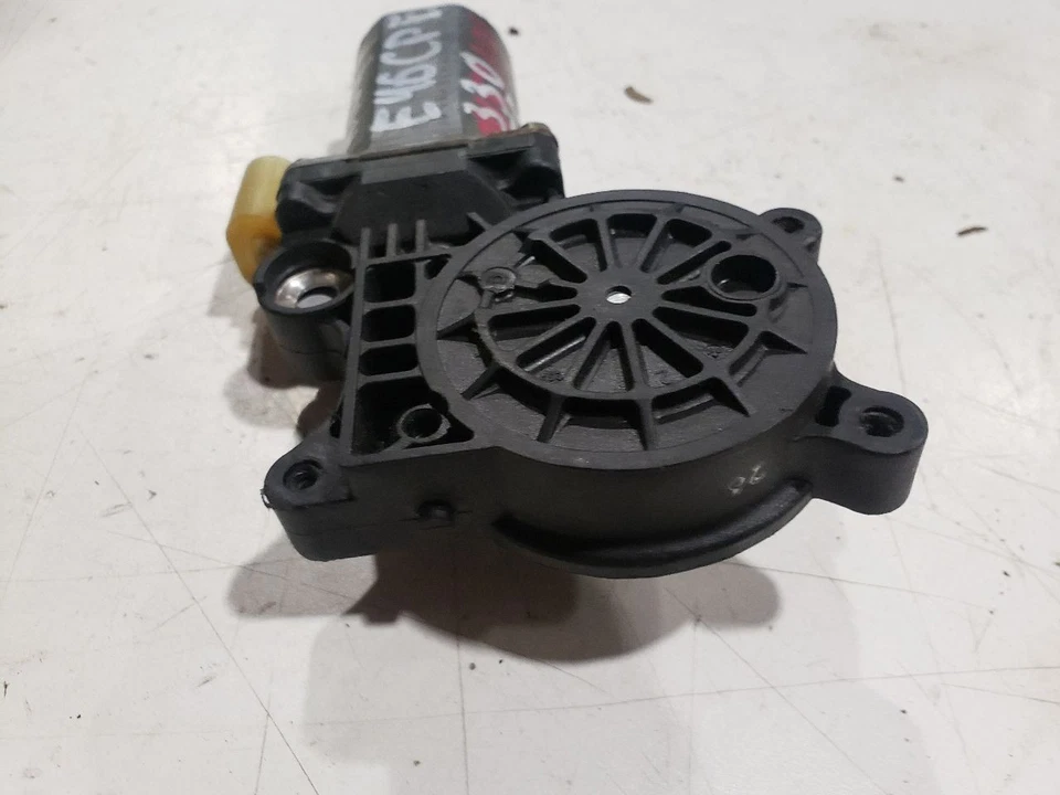 Front Right Window Motor - 2001 BMW 330CI Coupe Manual - 00-06 OEM 8362063 - Image 3 of 4