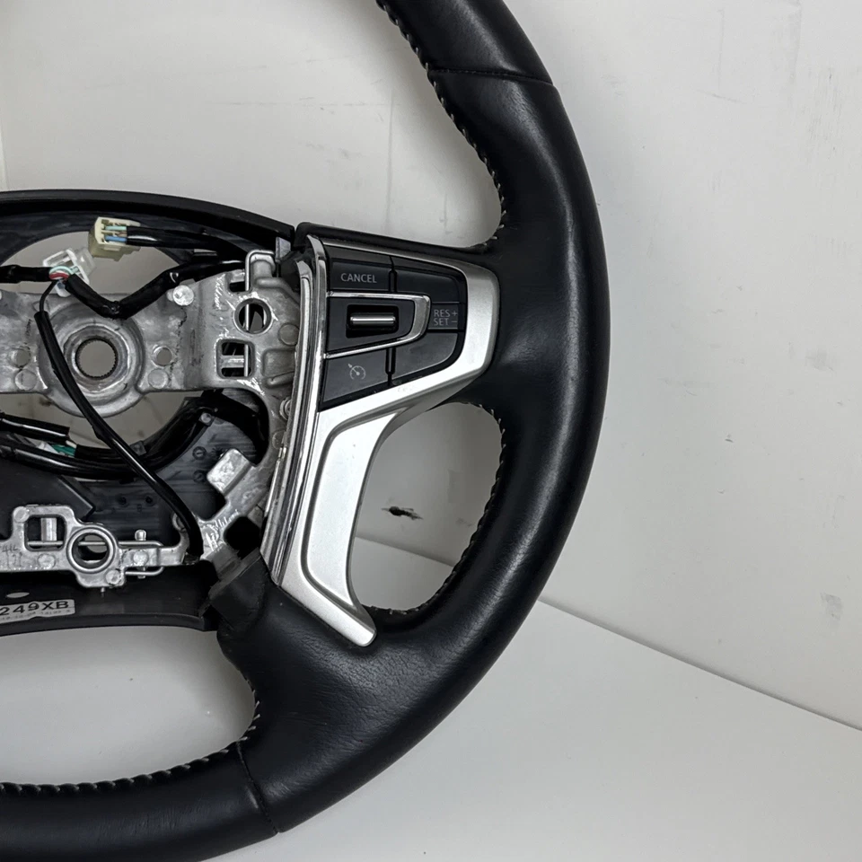 Mitsubishi Outlander 2020 volante de cuero negro térmico OEM Foto 3 de 4