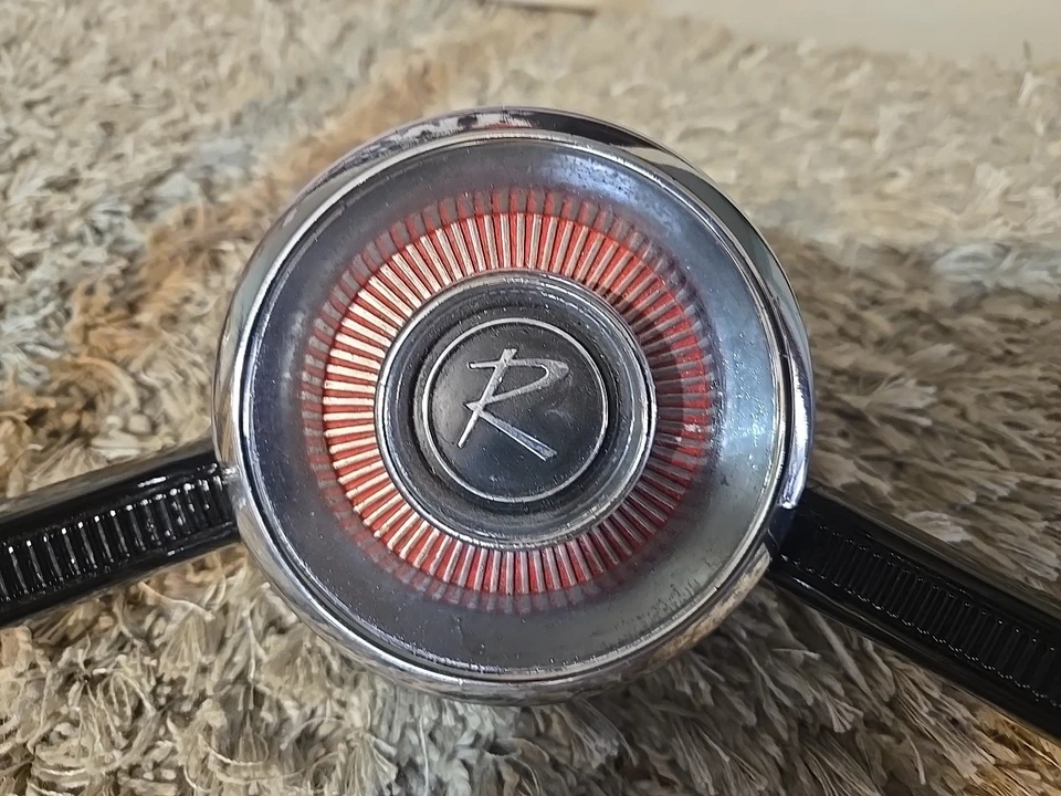 Volante AMC RAMBLER EMBAJADOR CLÁSICO 1963-1965 2 radios con tapa de bocina OEM Foto 4 de 4