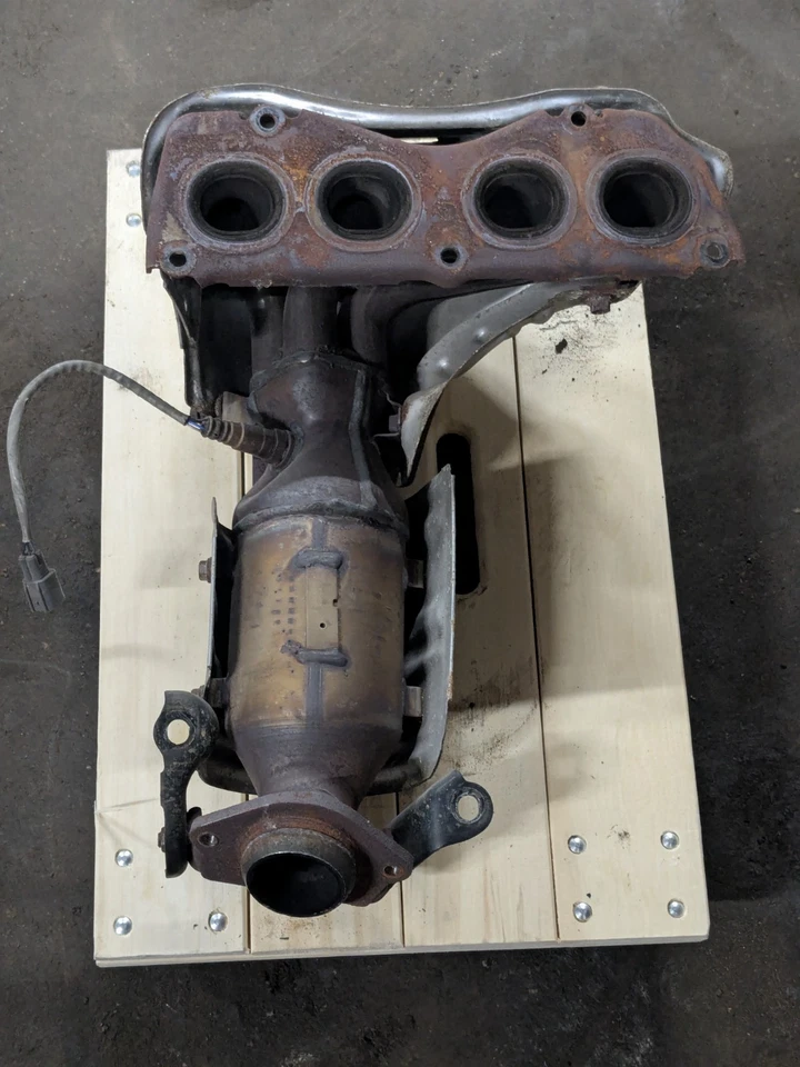 2012-2017 Toyota Camry 2.5L Exhaust Manifold 25051-0V030 *Federal Emission* - Image 4 of 4