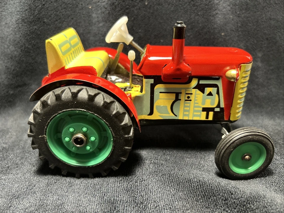 🔥Vintage Kovap Wind Up Traktor Tractor Toy 1:25 Czech Republic W Trailer In Box - Image 4 of 4