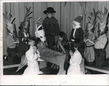 1966 Press Photo Nativity Scene at Lathrop Elementary with Santa & Reindeer