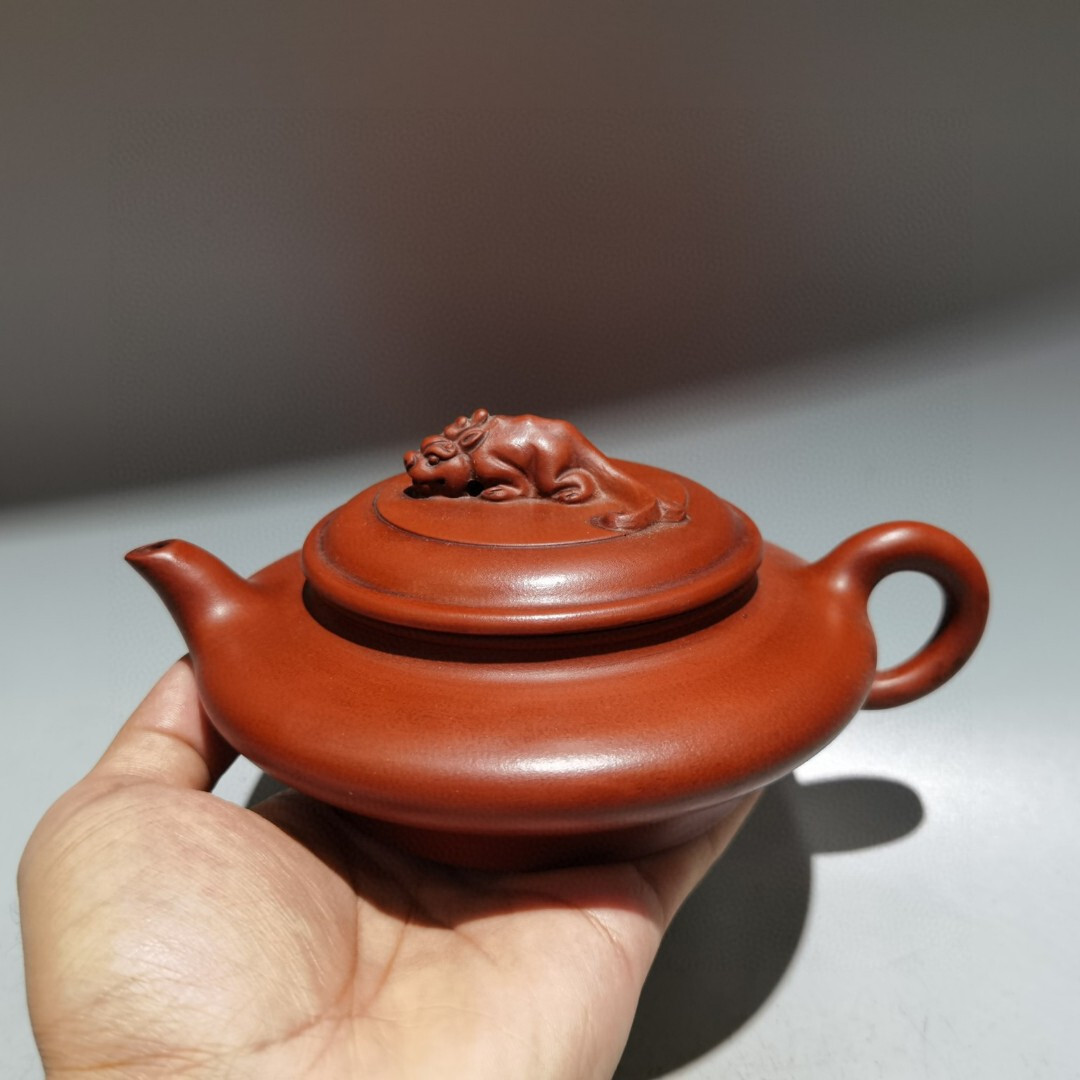 Chinese Yixing Zisha Clay Handmade Exquisite Teapot （水扁壶 底款