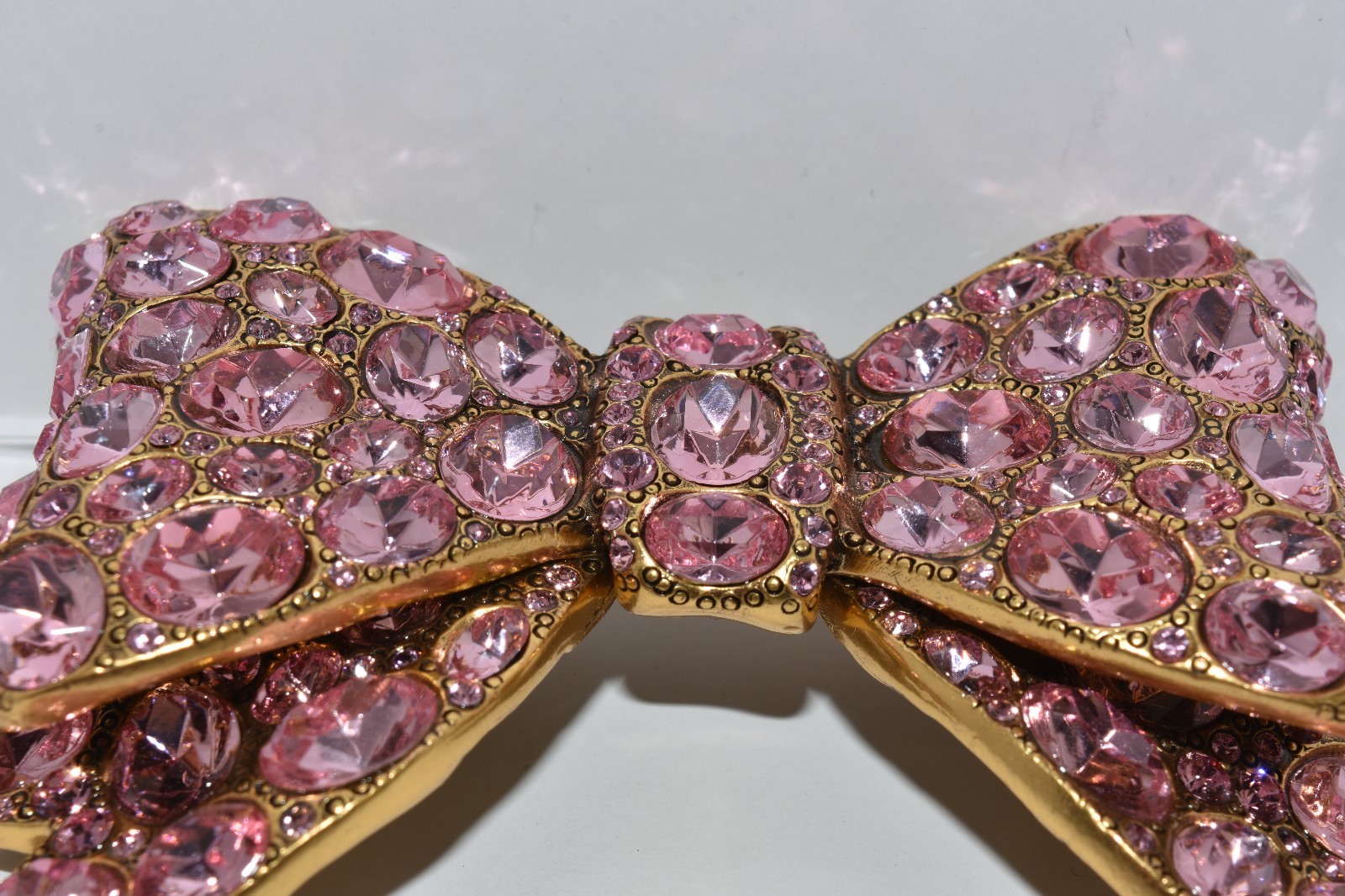 NEW with TAGS Oscar de la Renta Belt Buckle Jeweled Bow Pale Pink NEW with TAGS Oscar de la Renta Belt Buckle Jeweled Bow Pale Pink