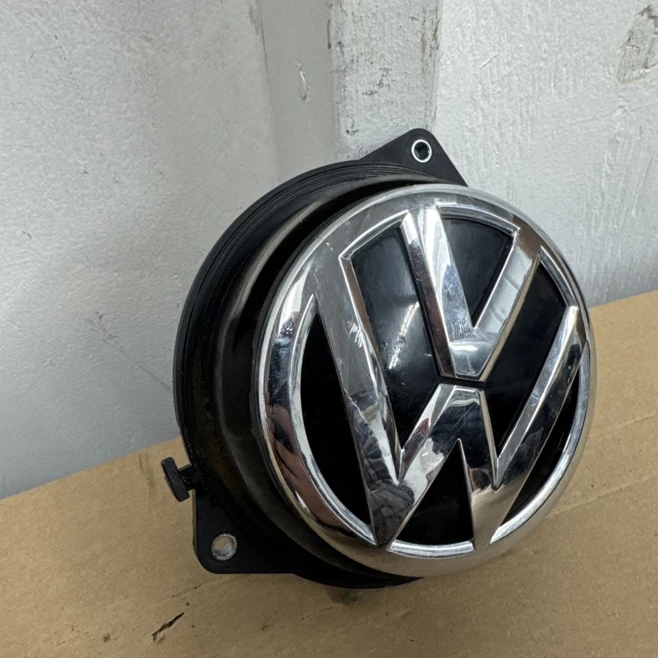 Manija de liberación de escotilla trasera OEM Volkswagen Beetle 5C5-827-469-D arañazos Foto 2 de 4
