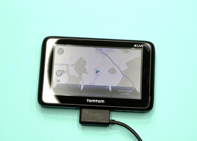   TomTom GO LIVE 1000 4CS01.002.01 GPS Auto Navigationsgerät Touch 4,3 Zoll