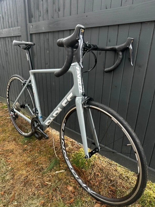 PARLEE ALTUM R С ОБОДНЫМ ТОРМОЗОМ SHIMANO ULTREGRA DI2 11 СКОРОСТЕЙ АЛЮМИНИЕВЫЕ КОЛЕСА С - Изображение 2 из 4