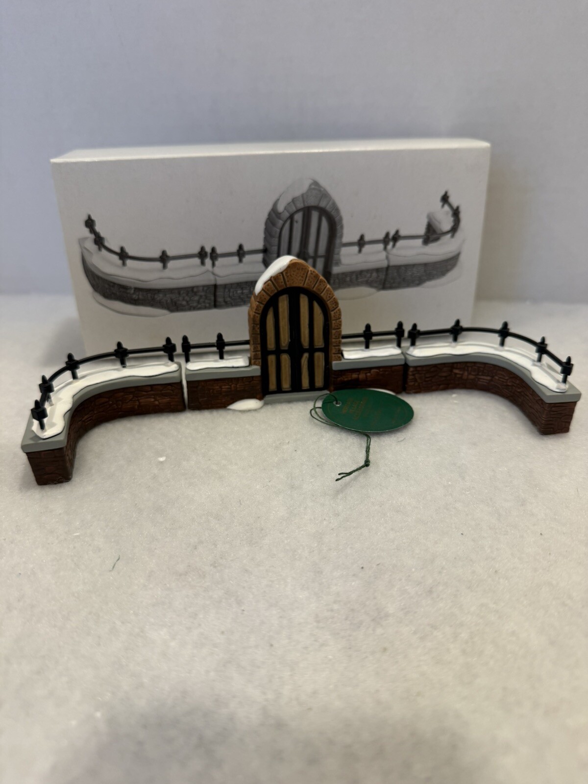 Dept 56 Heritage Village Churchyard Gate and Fence #5806-8
