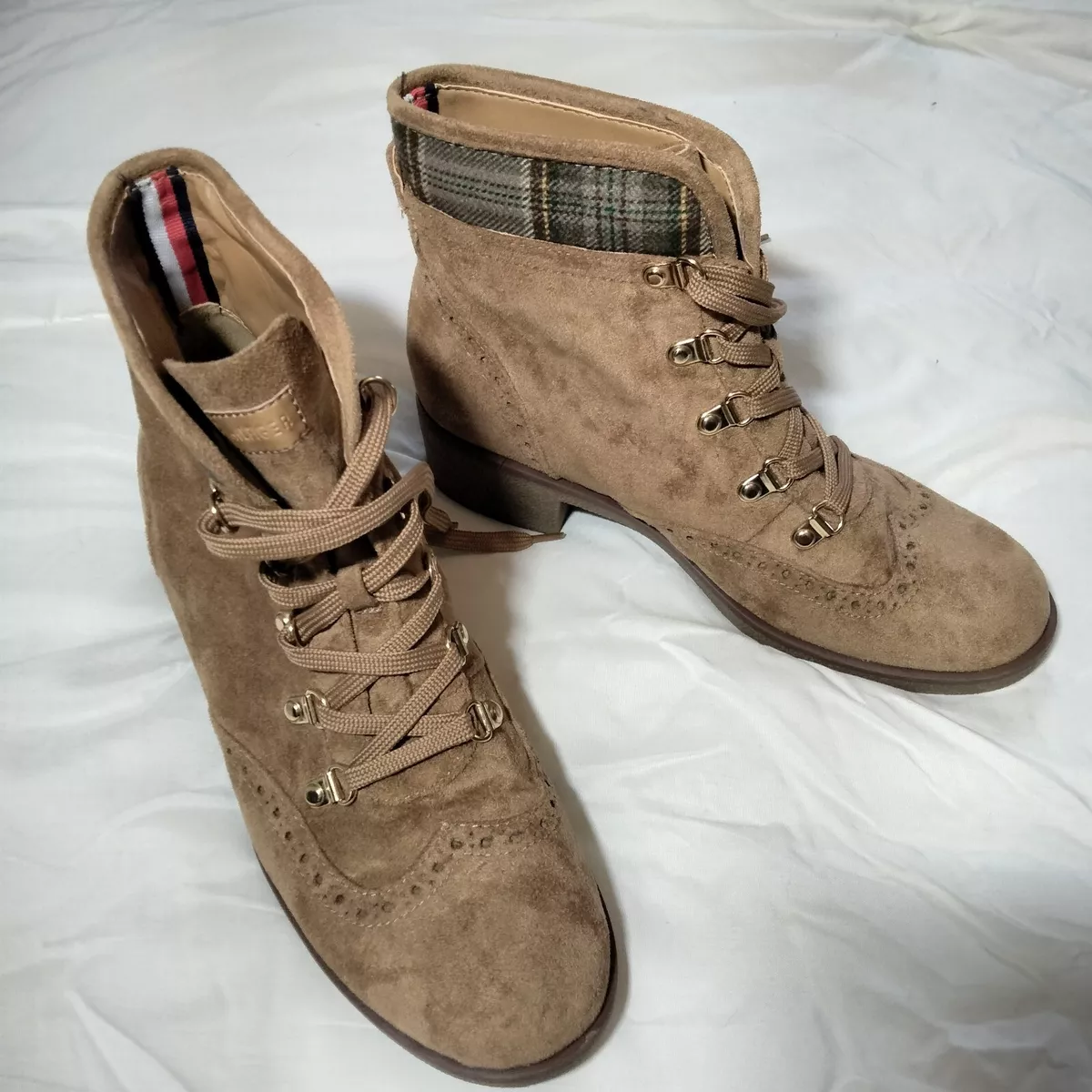 Tommy Hilfiger Women s Boots Tan Lace Up Faux Suede Size 9. Plaid Gold Detail