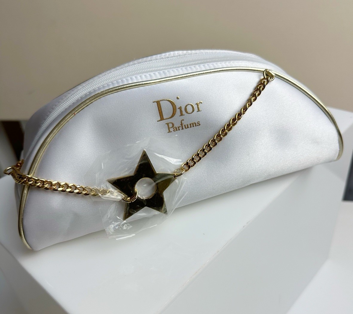 Dior Christian Trousse De Toilette White Satin Makeup Bag New Unused-image