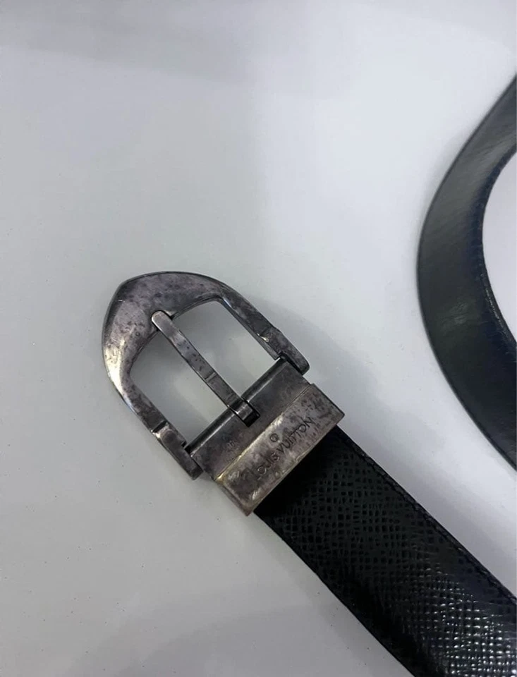 Cinturón para mujer Louis's Vuitton's Taiga Ceinture de cuero Ardoise plateado usado Foto 3 de 4