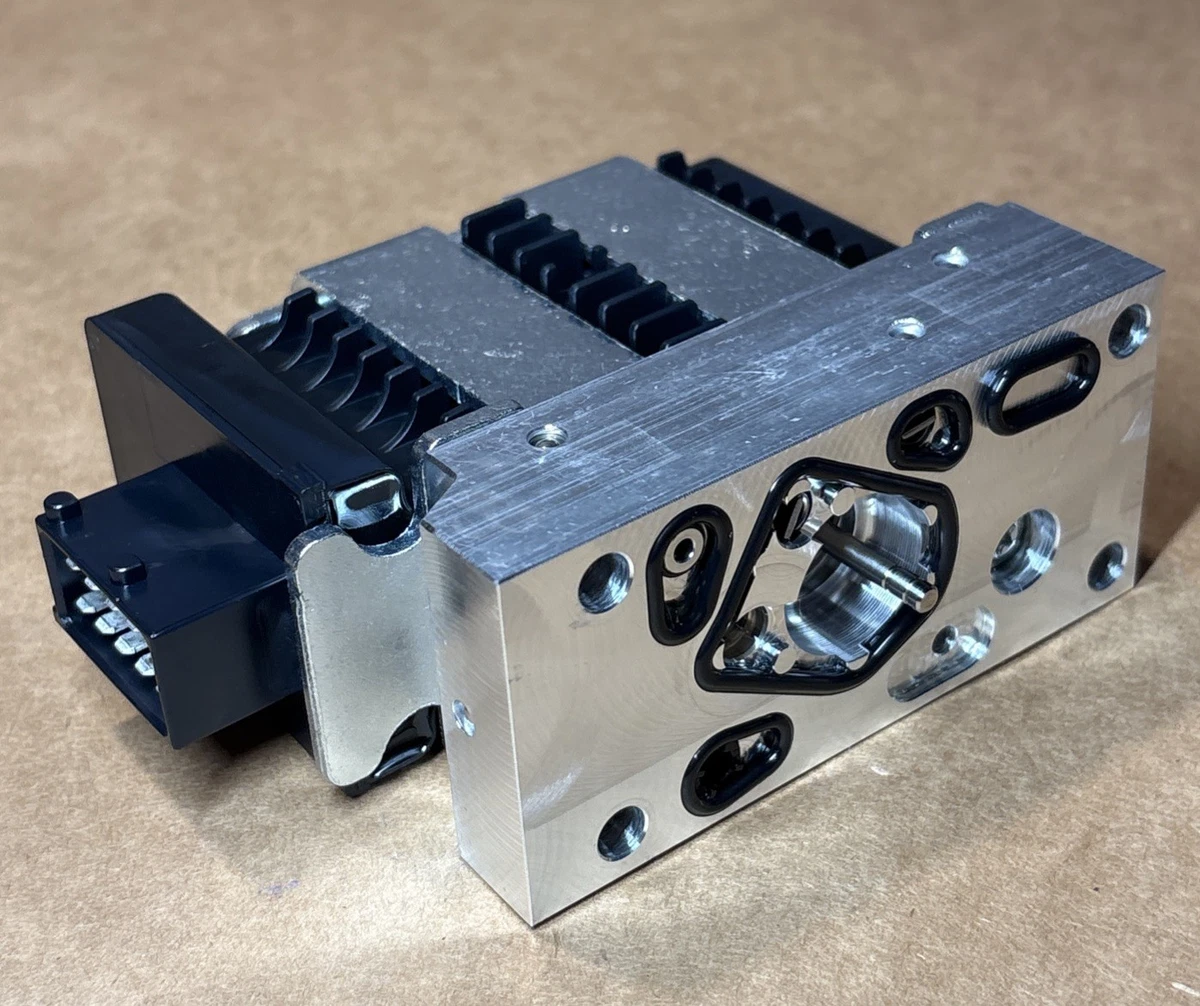11293935 PVED-CX4-S7-SP DANFOSS VALVE OEM 11-32 Volt Amp photo 4