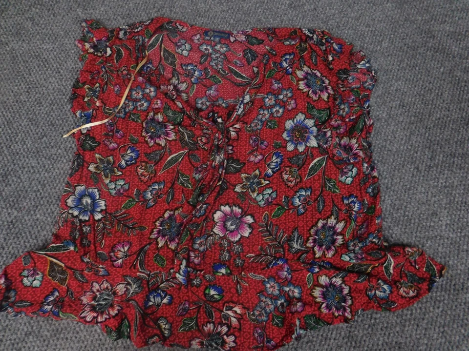 Democracy Womens Blouse Medium Red Floral pullover Foto 3 de 4