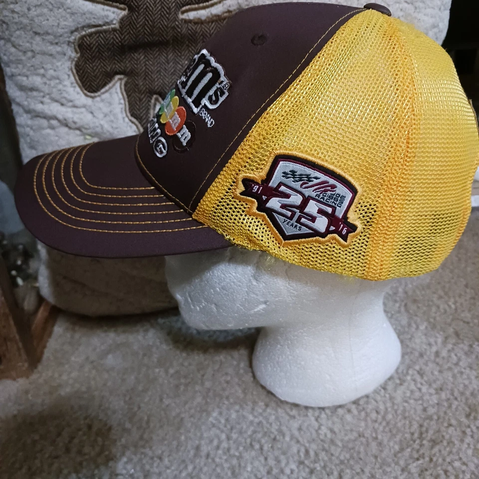 Gorra Kyle Busch Joe Gibbs Racing 25th Anv Team emitida M&M's 18 Toyota Team NASCAR Foto 3 de 4