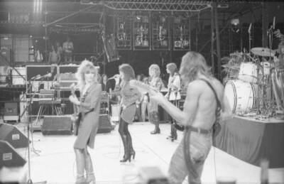 HEART Nancy Wilson Ann Wilson Howard Leese Roger Fishe etc 1977 OLD PHOTO 2