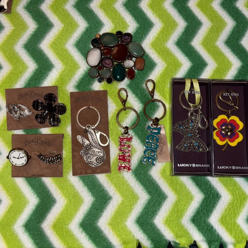 Y2K Lucky Brand Set Of 5 Keychains NWT 2 Sets Of Pins NWT & Gemstone Belt Buckle